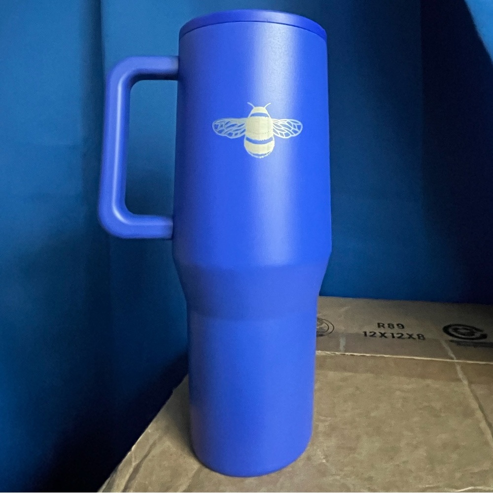 Brand NWT HydroJug Sapphire Blue Traveler 32oz with Adorable Bumblebee Engraving